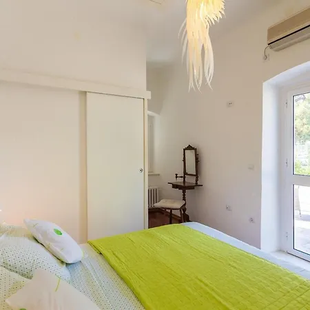 Apartment Elegante Ferienvilla Marini Dvori By Interhome